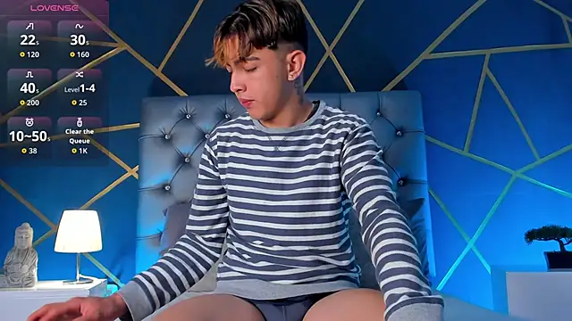 Lian Miller1  online show from March 12, 2026, 12:33 pm