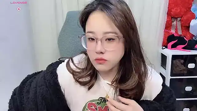 NEWONETO online show from November 10, 2025, 4:39 pm