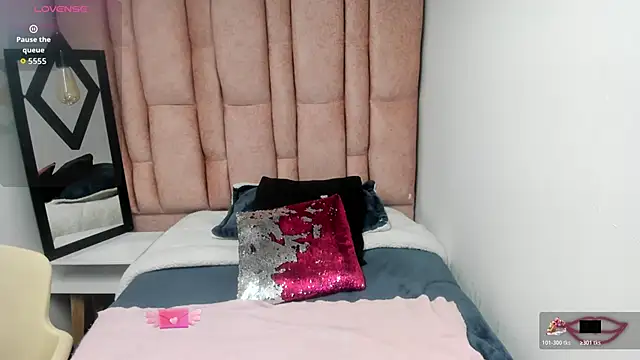 Snapshot of Issa_Milf__ chatting on February 7, 2026, 11:36 am Issa Milf online show from February 7, 2026, 11:36 am