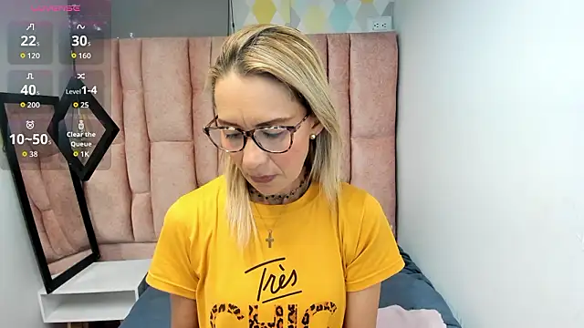 Snapshot of Issa_Milf__ chatting on February 13, 2026, 1:07 pm Issa Milf online show from February 13, 2026, 1:07 pm