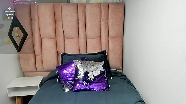 Snapshot of Issa_Milf__ chatting on February 19, 2026, 2:13 pm Issa Milf online show from February 19, 2026, 2:13 pm