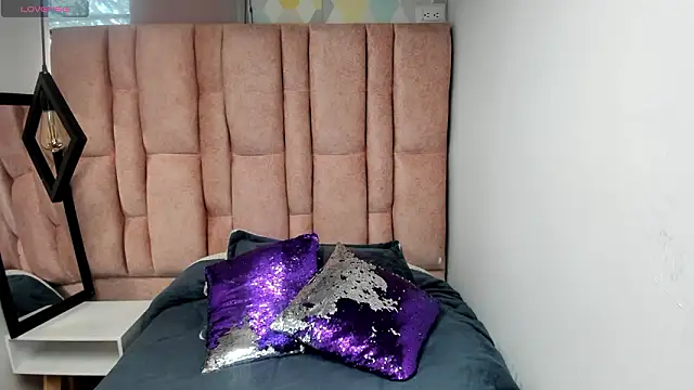 Snapshot of Issa_Milf__ chatting on February 21, 2026, 1:01 pm Issa Milf online show from February 21, 2026, 1:01 pm