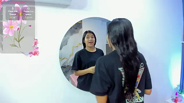 liz  cute online show from November 21, 2025, 11:42 am