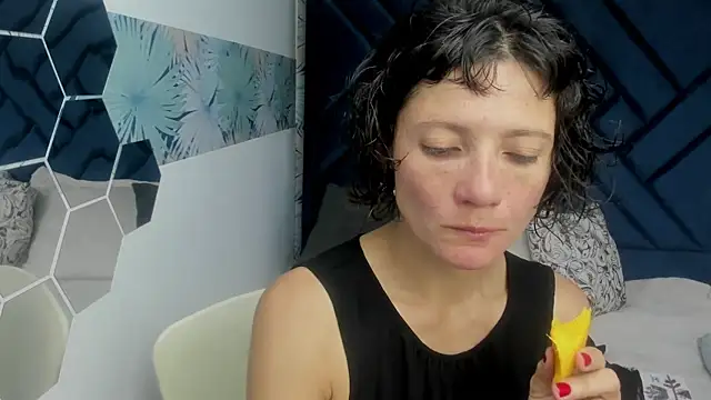 Snapshot of Valery_More__ chatting on October 4, 2025, 12:03 pm Valery More online show from October 4, 2025, 12:03 pm