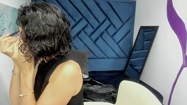 Snapshot of Valery_More__ chatting on October 12, 2025, 3:33 pm Valery More online show from October 12, 2025, 3:33 pm