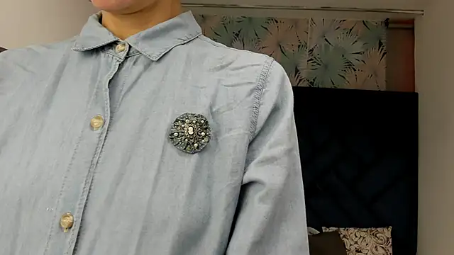 Snapshot of Valery_More__ chatting on October 21, 2025, 12:06 pm Valery More online show from October 21, 2025, 12:06 pm