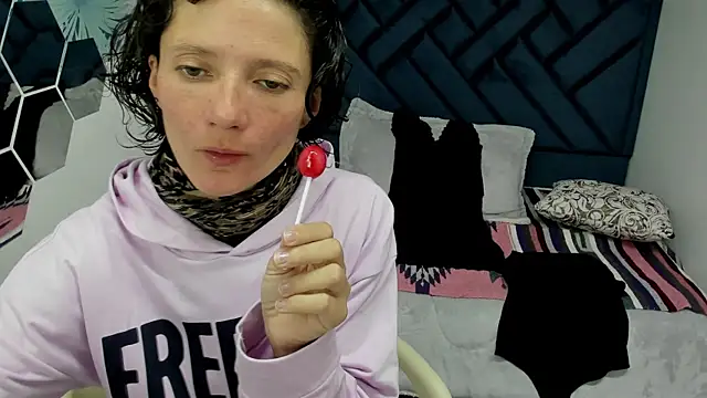 Snapshot of Valery_More__ chatting on October 25, 2025, 12:13 pm Valery More online show from October 25, 2025, 12:13 pm