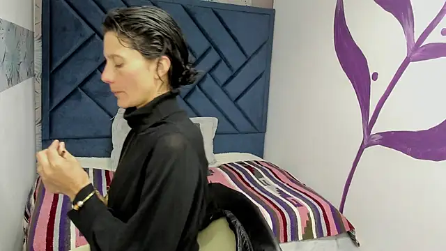 Snapshot of Valery_More__ chatting on November 6, 2025, 12:17 pm Valery More online show from November 6, 2025, 12:17 pm