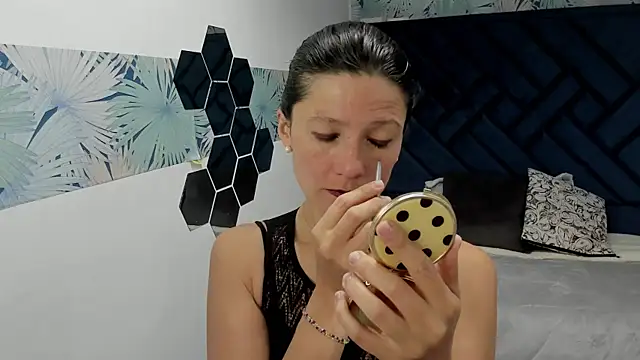 Snapshot of Valery_More__ chatting on November 20, 2025, 12:16 pm Valery More online show from November 20, 2025, 12:16 pm