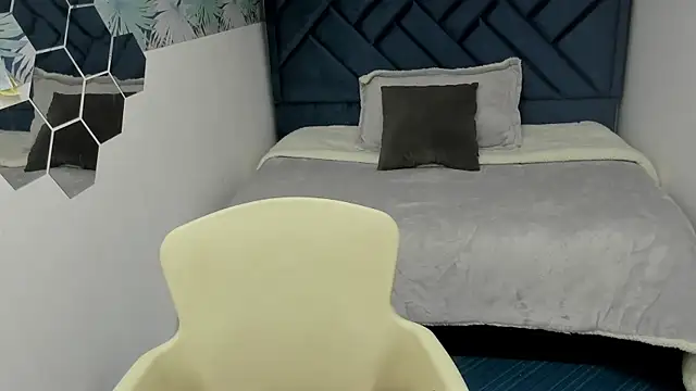 Snapshot of Valery_More__ chatting on November 29, 2025, 12:19 pm Valery More online show from November 29, 2025, 12:19 pm