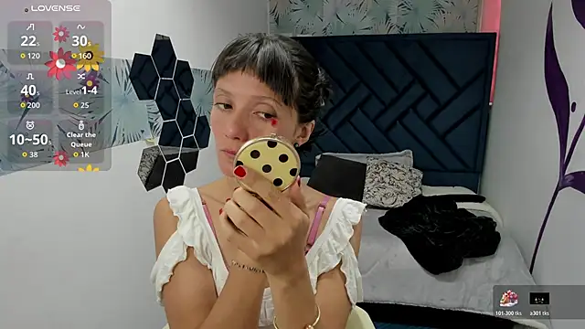 Snapshot of Valery_More__ chatting on December 1, 2025, 12:21 pm Valery More online show from December 1, 2025, 12:21 pm