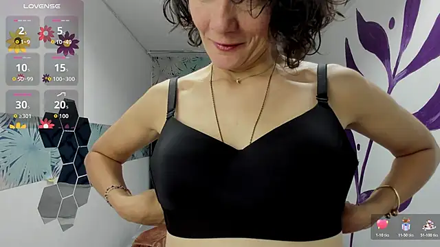 Snapshot of Valery_More__ chatting on December 2, 2025, 12:21 pm Valery More online show from December 2, 2025, 12:21 pm