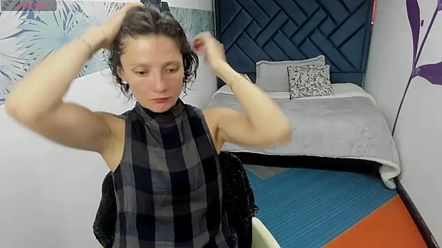 Snapshot of Valery_More__ chatting on December 4, 2025, 12:25 pm Valery More online show from December 4, 2025, 12:25 pm