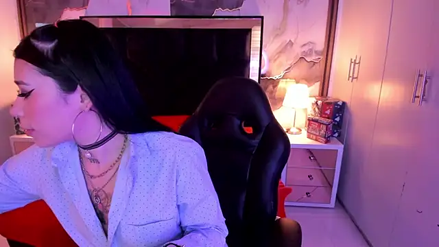 SusanVilla online show from January 5, 2026, 7:39 pm