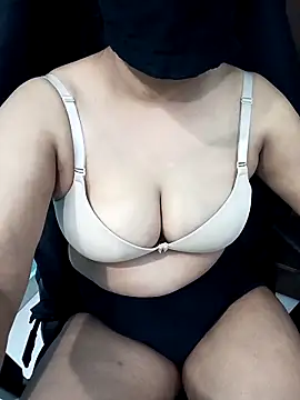 nakedqueen4u online show from October 10, 2025, 6:40 pm