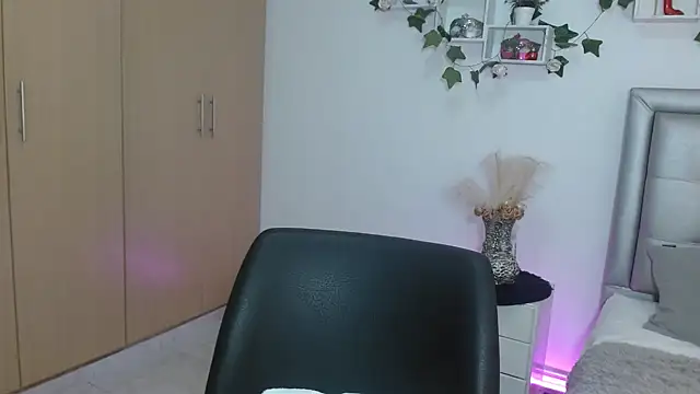 Snapshot of mia_star_2 chatting on May 5, 2026, 8:55 am mia star 2 online show from May 5, 2026, 8:55 am