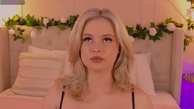 EllyLinn online show from April 4, 2026, 5:10 pm