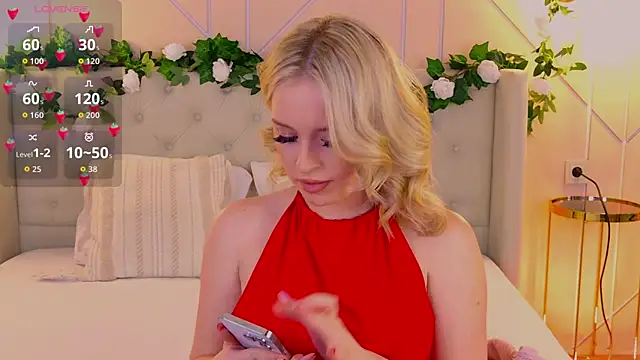 EllyLinn online show from April 14, 2026, 5:08 pm