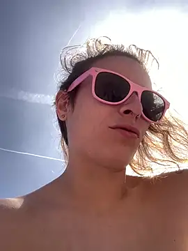 GoldenPussy1329 online show from April 21, 2026, 12:22 pm