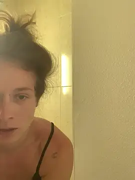 GoldenPussy1329 online show from April 22, 2026, 12:24 am