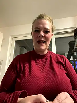 Curvyveri93 online show from October 4, 2025, 6:39 pm