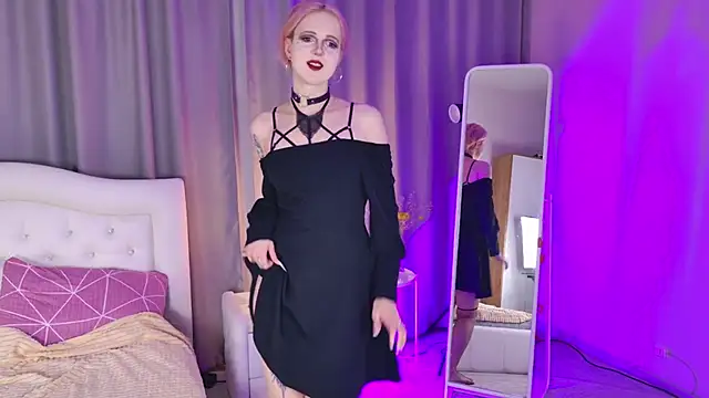 luna son online show from November 15, 2025, 9:11 pm