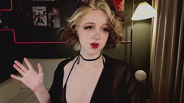 luna son online show from April 22, 2026, 10:22 pm