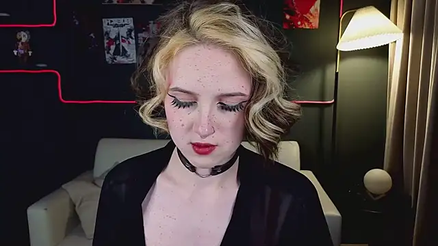 luna son online show from April 24, 2026, 9:39 pm