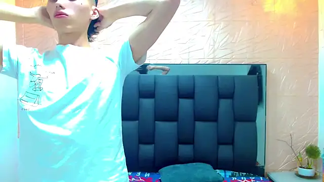 thaigo twink38 online show from October 24, 2025, 3:47 am