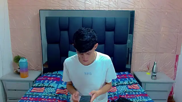 thaigo twink38 online show from October 27, 2025, 3:43 am