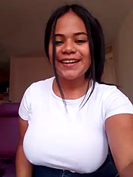 Snapshot of Antonela_19 chatting on October 25, 2025, 3:07 pm Antonela 19 online show from October 25, 2025, 3:07 pm