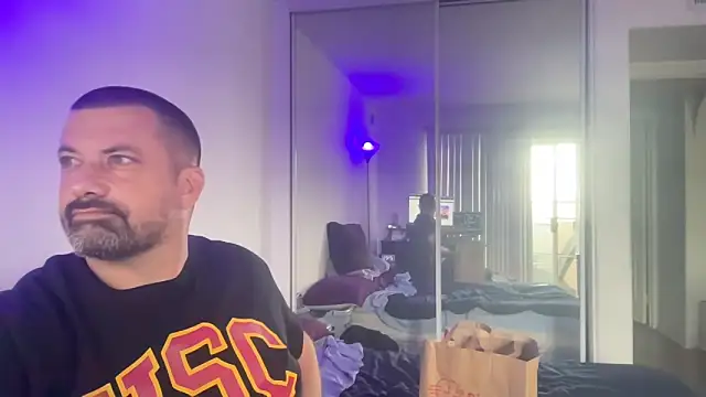 ThickRiver242 online show from April 21, 2026, 9:39 pm