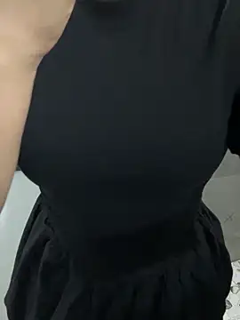 lee ly online show from November 18, 2025, 2:43 pm