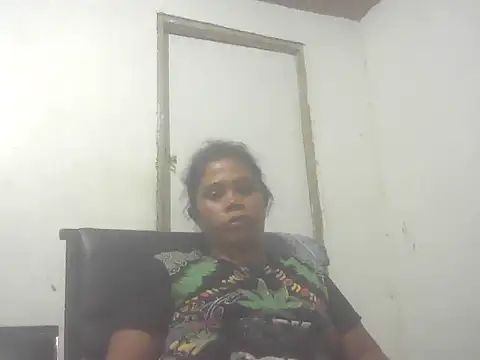 Hotmommax online show from September 27, 2025, 12:43 pm