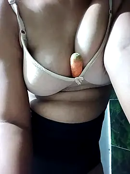 sweetysmita online show from October 26, 2025, 8:37 pm