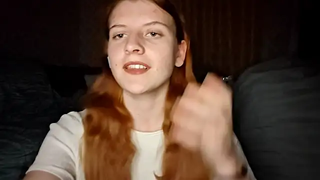 LynteriLain online show from October 27, 2025, 9:30 pm