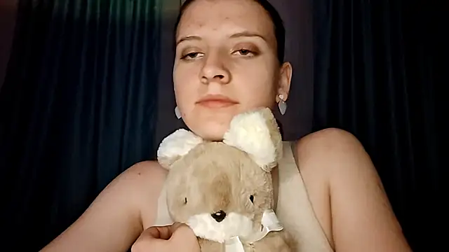 LynteriLain online show from November 3, 2025, 7:37 pm