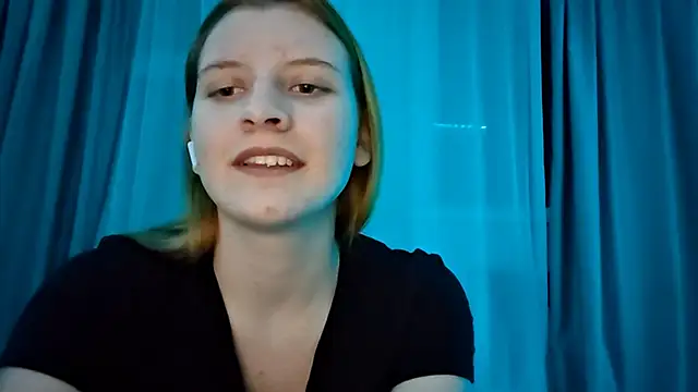 LynteriLain online show from November 16, 2025, 8:25 pm