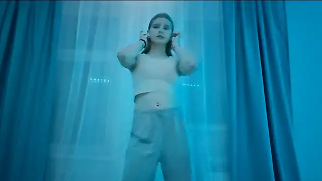 LynteriLain online show from November 20, 2025, 8:30 pm