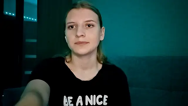 LynteriLain online show from November 23, 2025, 3:17 am