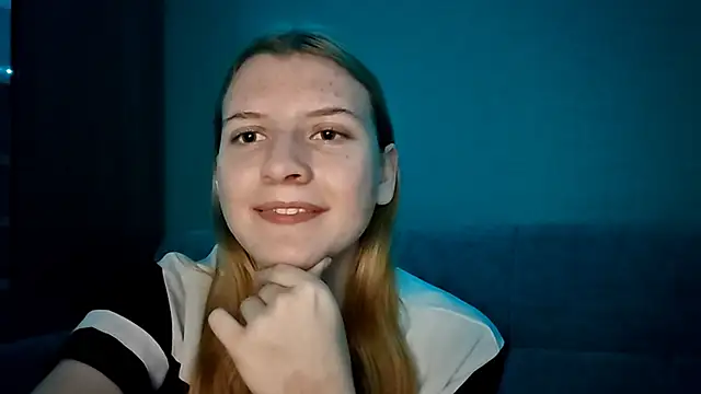 LynteriLain online show from November 28, 2025, 3:20 am