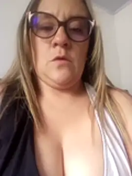 Snapshot of Annie_deluxe_19 chatting on March 21, 2026, 9:18 pm Annie deluxe 19 online show from March 21, 2026, 9:18 pm