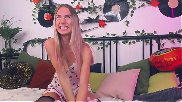 Snapshot of SerenaCrystall chatting on October 29, 2025, 11:01 am SerenaCrystall online show from October 29, 2025, 11:01 am