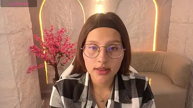 Nyx Tamy Tx  online show from October 11, 2025, 12:47 pm