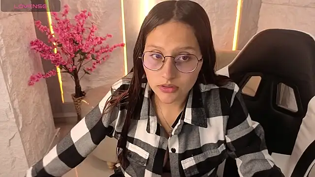 Nyx Tamy Tx  online show from October 15, 2025, 1:11 pm