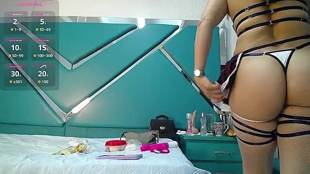 chloe  Jones  online show from April 7, 2026, 12:49 pm