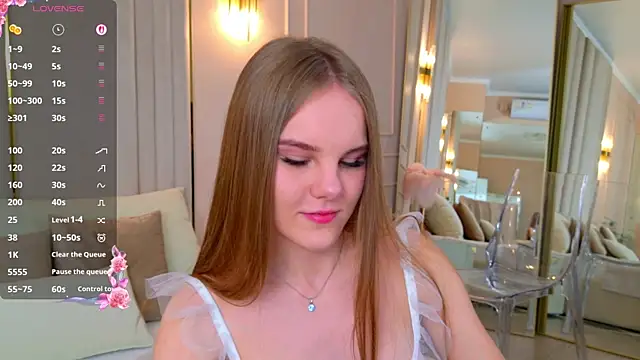 Lili Lohan online show from November 14, 2025, 5:11 pm