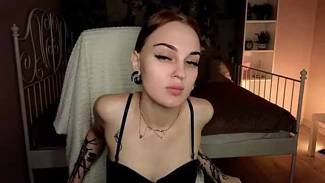 emlymur online show from October 5, 2025, 2:48 pm