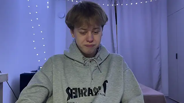  bee boy  online show from November 20, 2025, 4:18 pm