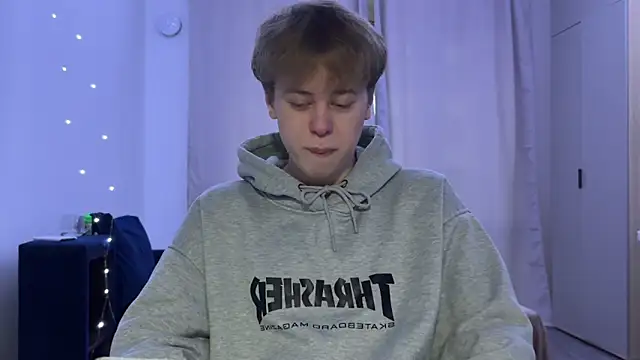  bee boy  online show from November 21, 2025, 1:10 pm